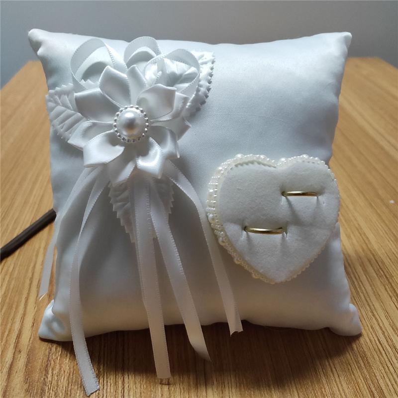 หมอนใส่แหวนแต่งงาน สไตล์ยุโรป  - Ring Bearer Pillow บทวิจารณ์และราคา